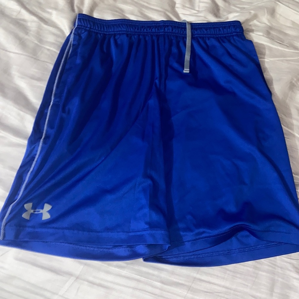 Men’s under armor shorts size large